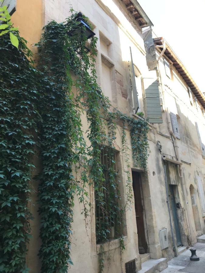 Studio De Charme A La Roquette Arles Exterior photo